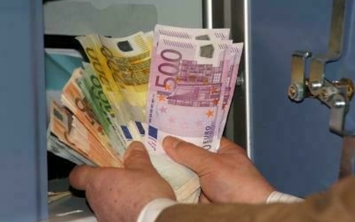 1609937590tresor mit geld meyhome pixelio de 1609937590tresor mit geld meyhome pixelio de